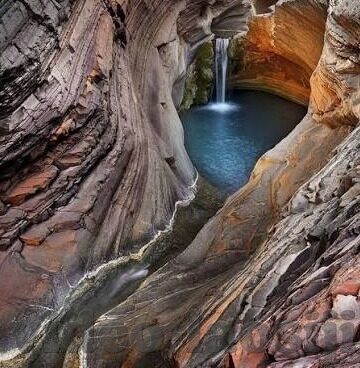 麻豆经济传媒app-揭秘麻豆经济传媒App背后的市场经济与文化影响